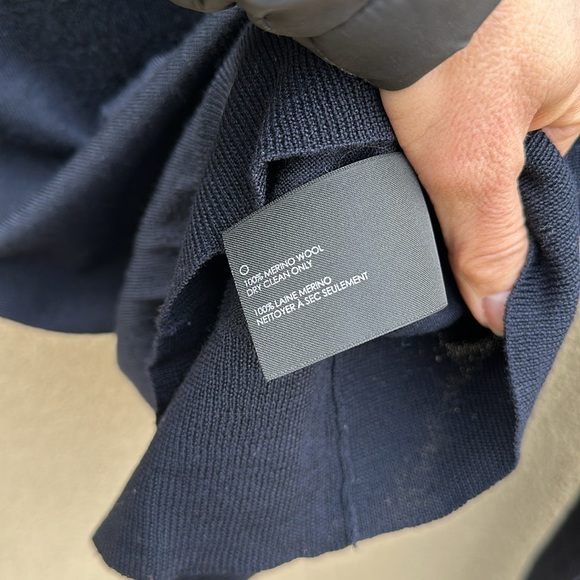 Club Monaco 🔥 V Neck Wool Lightweight Sweater Navy Sz XS - Picture 6 of 8